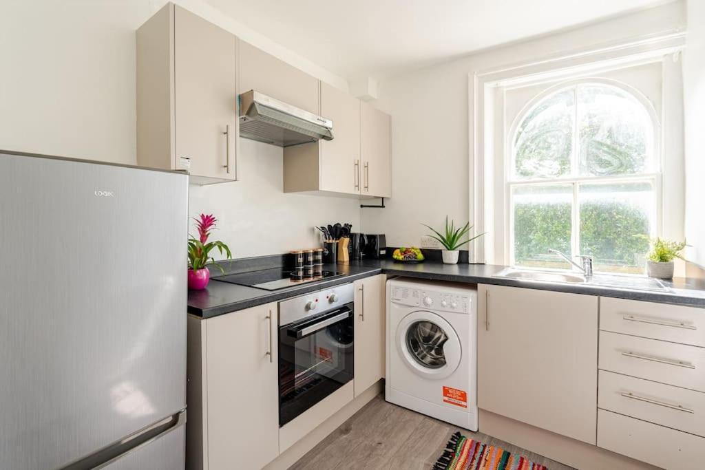 Notting Hill - Luxury Up To 6 Sleeps * London